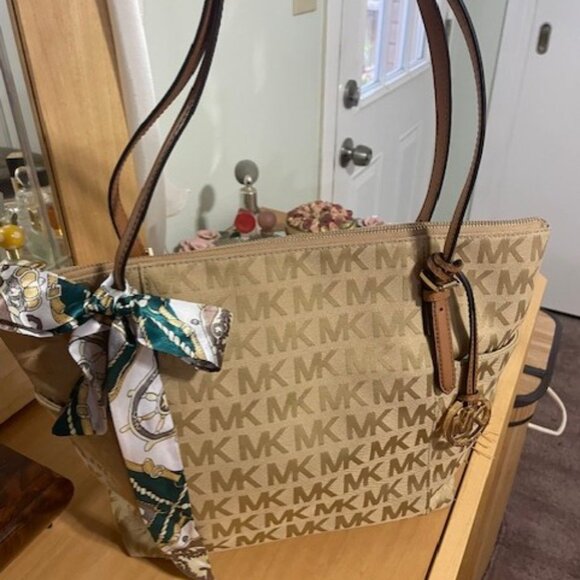 MICHAEL KORS MARILYN TOTE LARGE NWOT WITH TWILLY - Picture 1 of 9